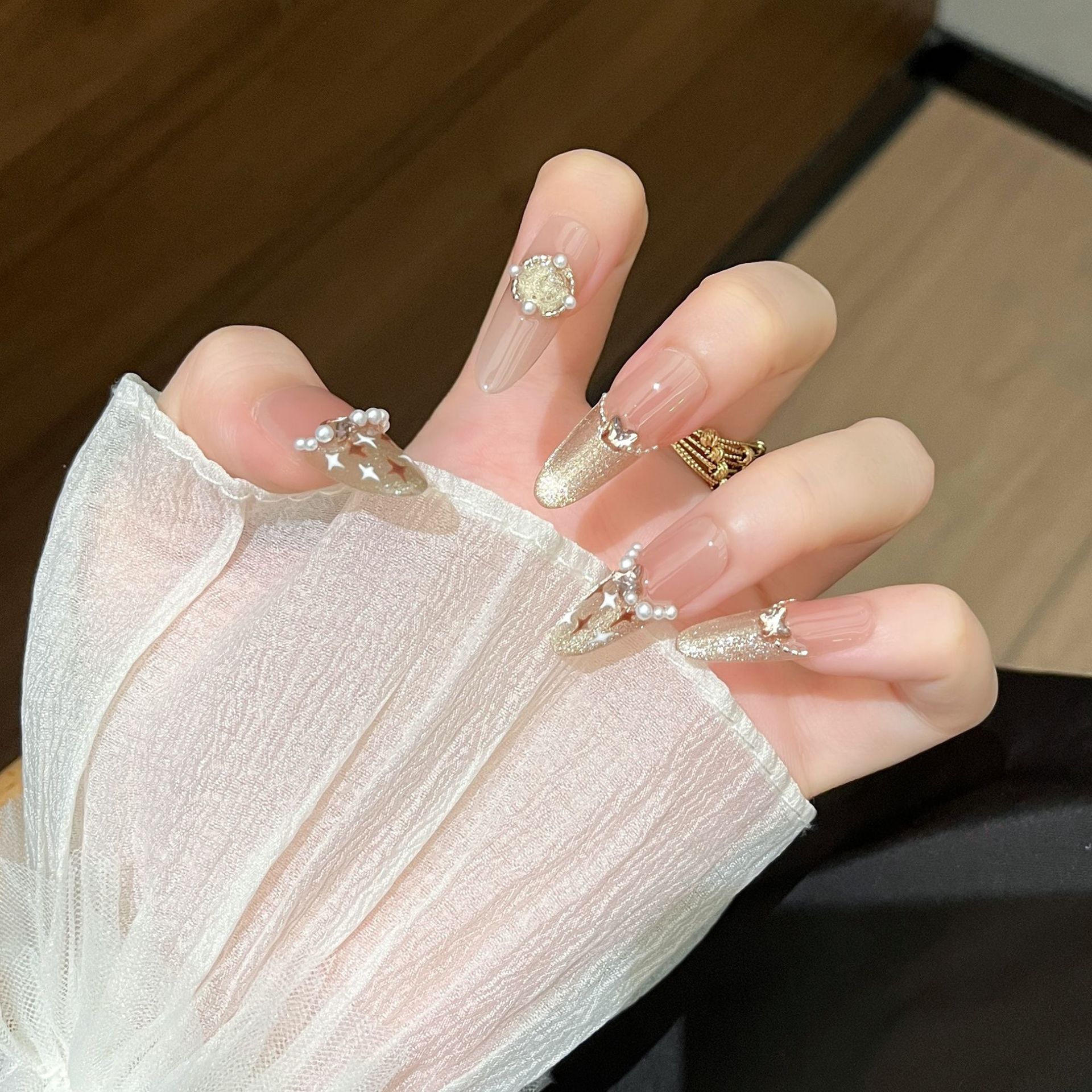 Otoño y invierno pequeño viento de fragancia manicure elíptico medio desgaste manicure parche de manicure al por mayor manufacturero de productos terminados manicure parche de manicure a mano