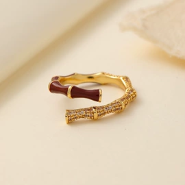 项链;耳环;手链