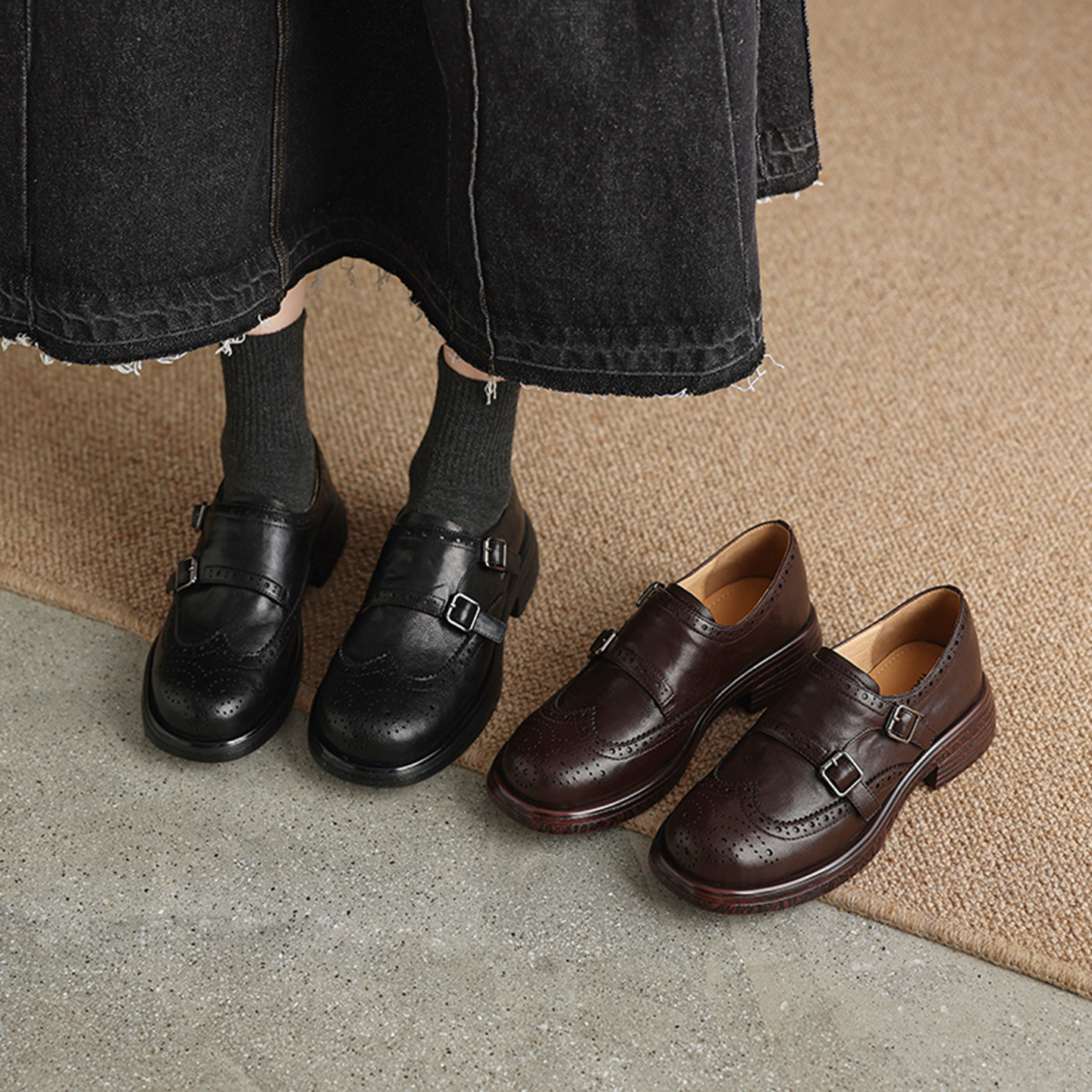 Giày loafer nữ mũi tròn bít phong cách Anh quốc, khóa thắt lưng trang trí — màu nâu