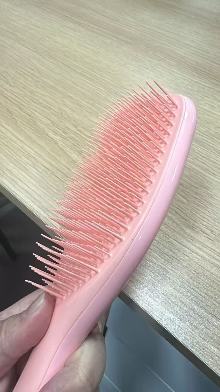 두피에 상처를 주지 않는 미세한 치아를 지닌 기질 파우더 박스