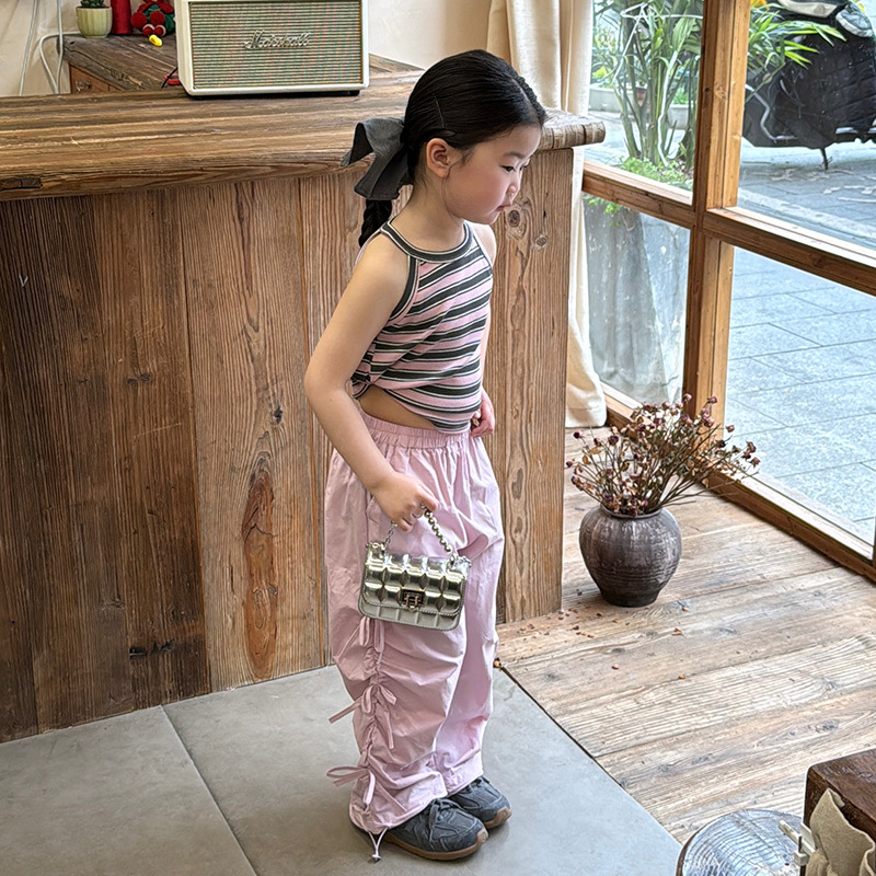 Bolso de hombro para niños y niñas de color sólido, bolso de cadena de bebé brillante de charol de moda 2025 nuevo mini bolso para niños