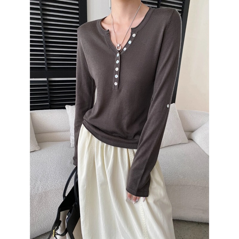 Cisnann Early Autumn New Arrival: Relaxed Style Curled-Edge Buttoned Half-Open Collar Slim-Fit Long-Sleeve Knit Sweater SN9293 Cisnann Early Autumn New Arrival: Relaxed Style Curled-Edge Buttoned Half-Open Collar Slim-Fit Long-Sleeve Knit Sweater SN9293