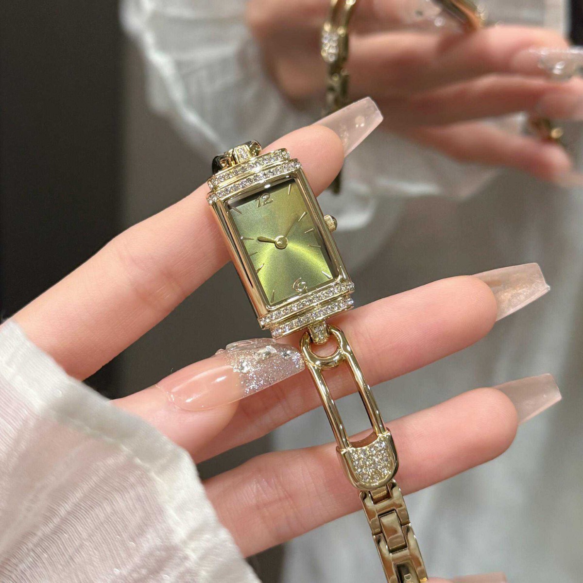 Small Pin Watch for Women, New Niche High-End Square Bracelet, Same Style as Ju Jingyi, Small Green Watch