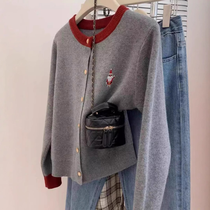 2026 Spring New Style 100 Pure Wool Cardigan Women's Round Neck Christmas Embroidered Knitted Sweater Jacket Knitted Cardigan