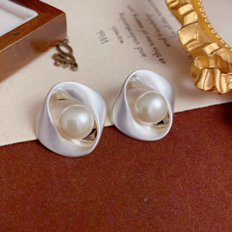 2026 nuevo anillo Mobius perlas perlas de alta calidad mate temperamento elegante simple perlas al por mayor