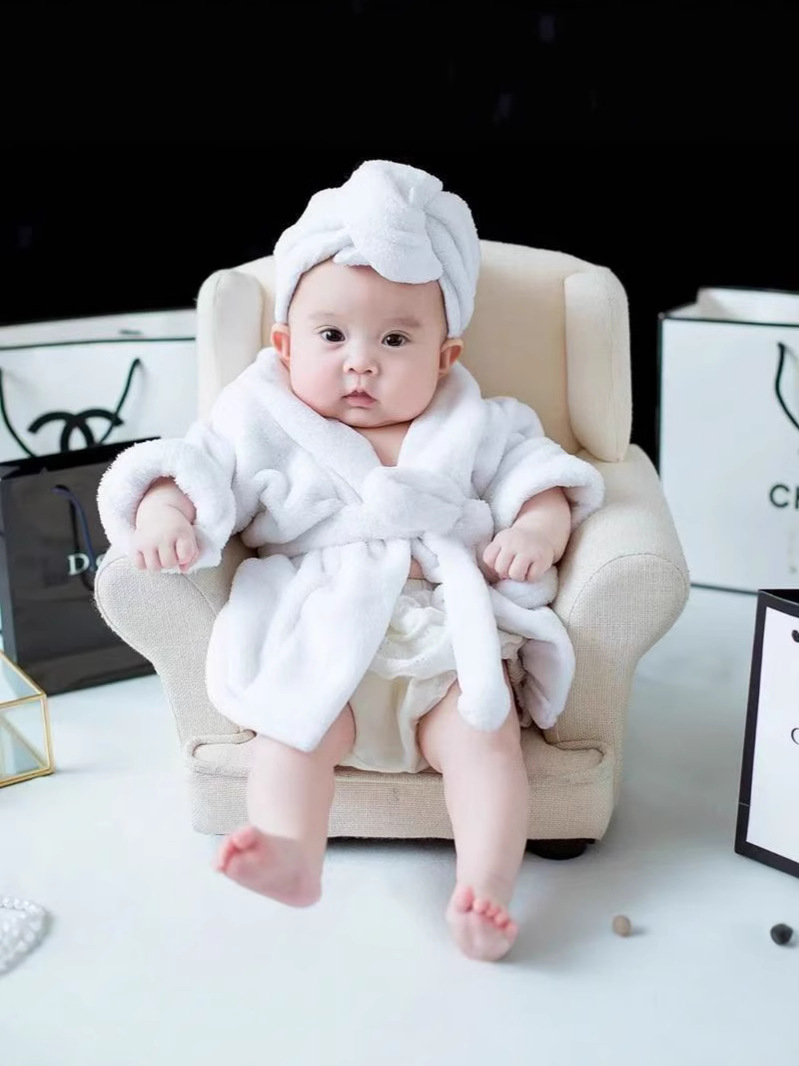 Estudios de fotos bebés bata de baño luna llena cien días de fotografía de bebés niños pequeños Europeos y estadounidenses dibujos animados caseros sombreros