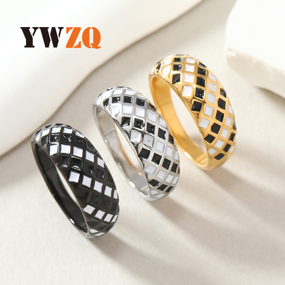 La personalidad de la moda gota de aceite blanco y negro diamante Plaid simple todo partido anillo de acero de titanio de acero inoxidable fabricante de joyas de fundición