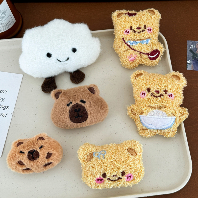 Capibala broche de peluche en línea lindo bolso ropa decoración pin DIY muñeca del delfín colgante muñeca