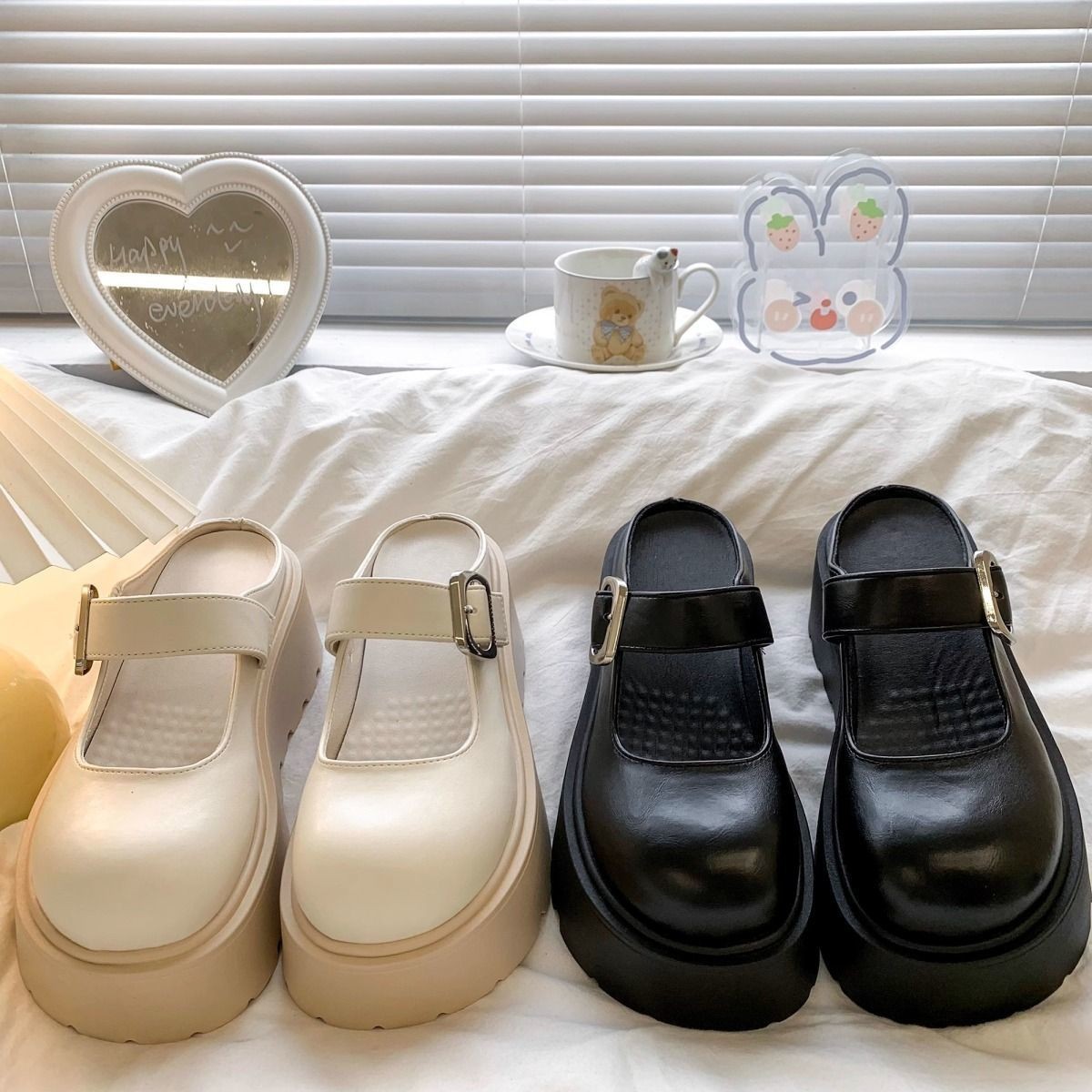 Coreano Fairy Wind Bag Zapatillas 2025 nuevo zapatos de mujer tendencia de moda cabeza redonda altura delgada zapatos de moda