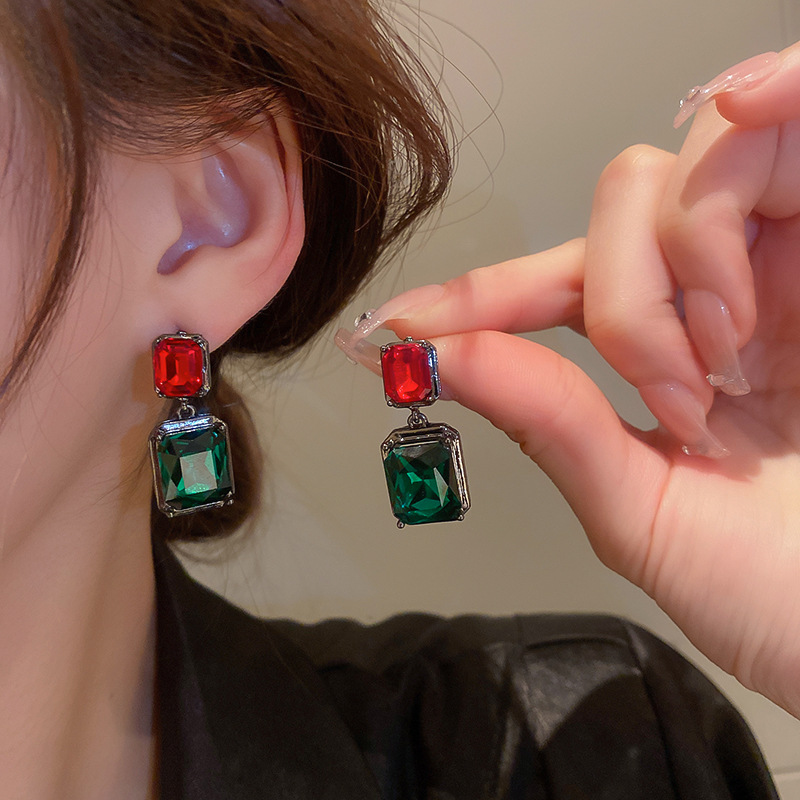 Fashion retro emerald inlaid rhinestone square copper earrings