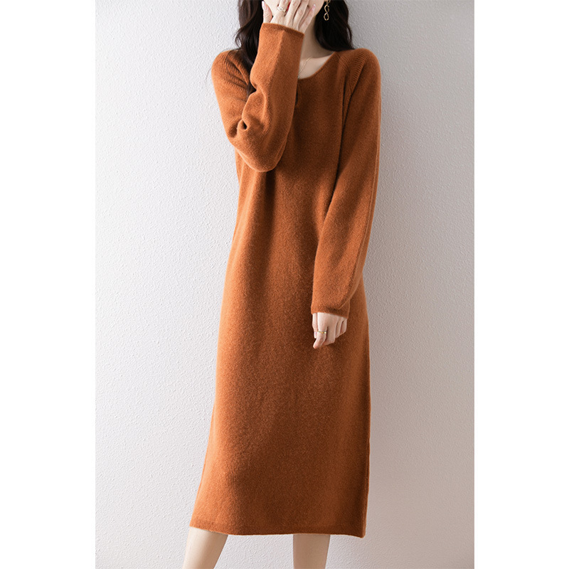 純粋なウールのワンピースの女性のゆったりした怠惰なファッションは膝の長いスカートの24秋冬の新型のデザイン感のニットのセーターのスカートを越えます。