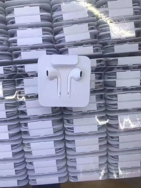 Apple, copper card holder, pack, wire control