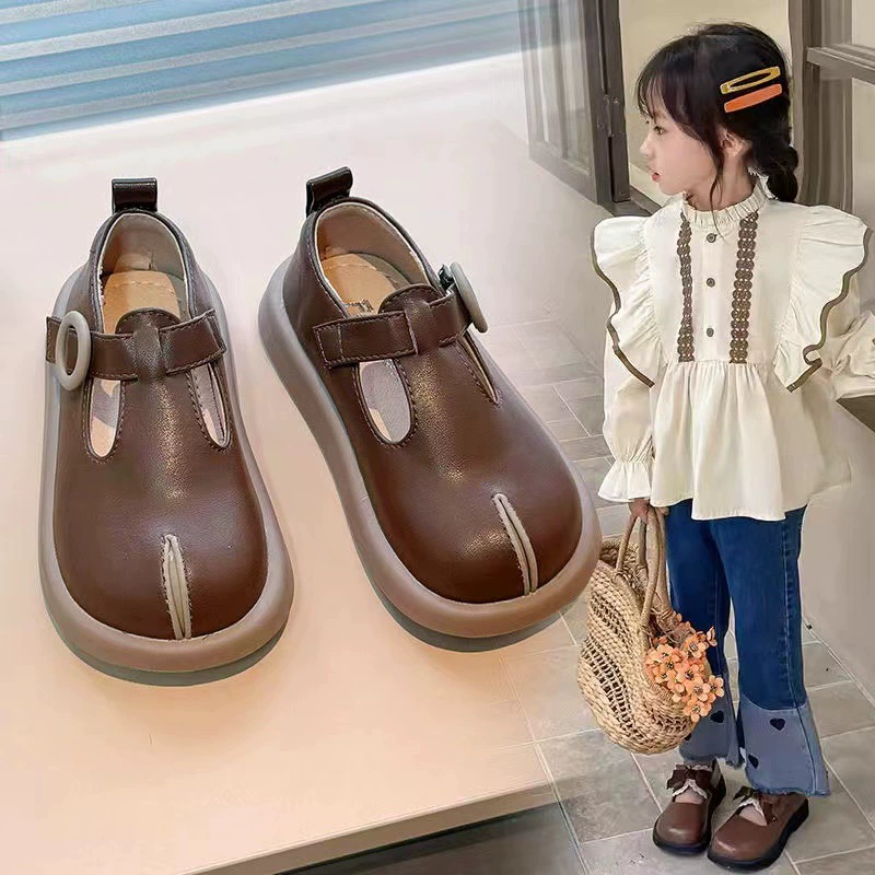 Кожаные туфли для девочек в корейском стиле, ботинки Birkenstock в лесном стиле в стиле ретро, ​​новый стиль весны и осени 2025 года, детские туфли принцессы среднего и большого размера, туфли-бини на мягкой подошве.