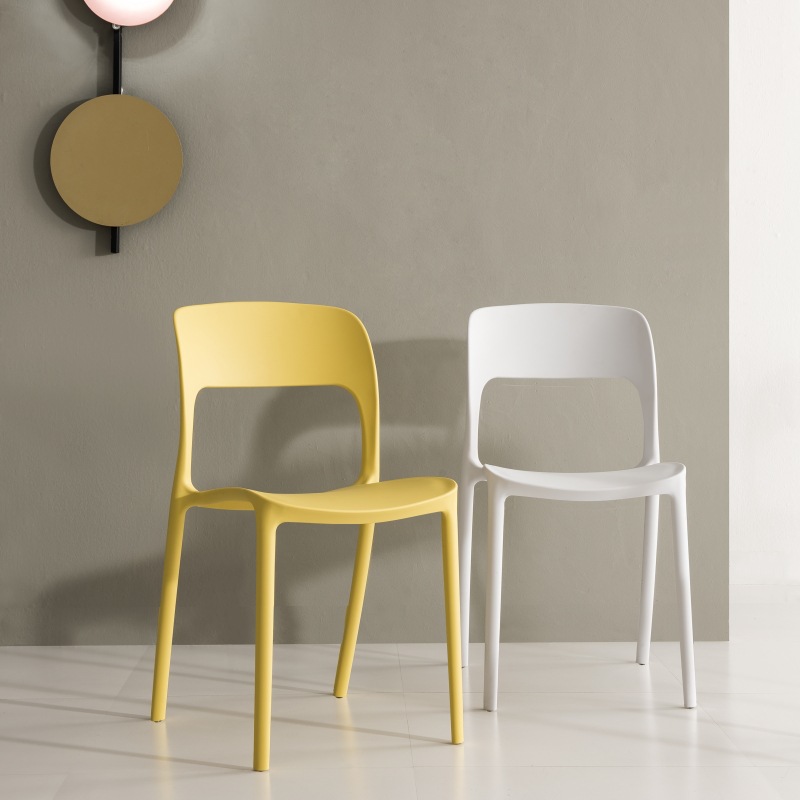 Silla de Comedor con Respaldo de PP para Uso Doméstico, Actividades al Aire Libre, Soporte para Proyectos, Silla de Entrenamiento, Silla de Plástico de Foshan, Diseñada Especialmente para un Estilo Simple y Moderno.