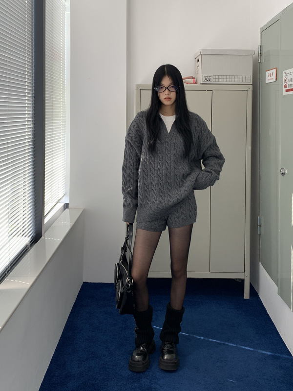 红人馆套装女春秋季穿搭2025超火两件灰色高级毛衣短裤针织一整套|undefined