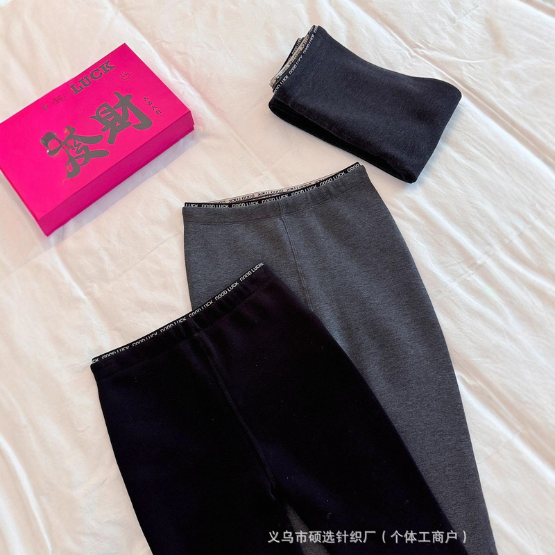雲のズボンの高腰の金のシームレスなベルベットの保温の底のズボンの女性の秋冬の外で身を修めるのはやせている9分の小さい黒いズボンです。|undefined