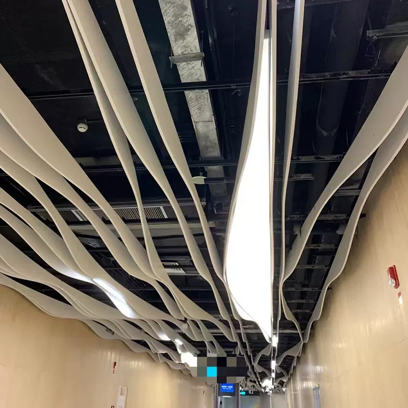 波浪形铝天花厂家直供 拉弯铝方通吊顶 艺术造型铝条天花