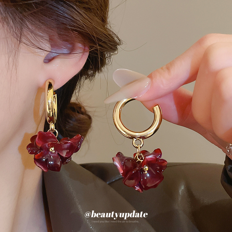 Pendientes de flor Maillard con aguja de plata Pendientes retro de nicho Pendientes de temperamento de moda Lujo ligero Sentido de alta gama Otoño e invierno al por mayor