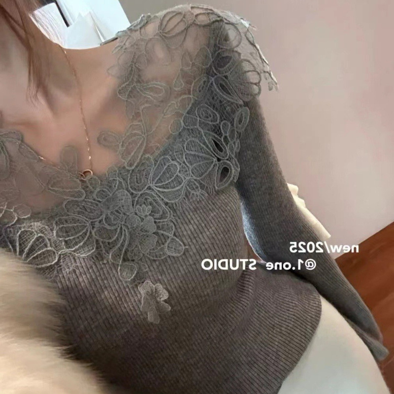 French-Style Pure and Sweet Three-Dimensional Lace Patchwork Off-Shoulder Knit Sweater for Women, Autumn and Winter Slim-Fit Sweater Base Layer