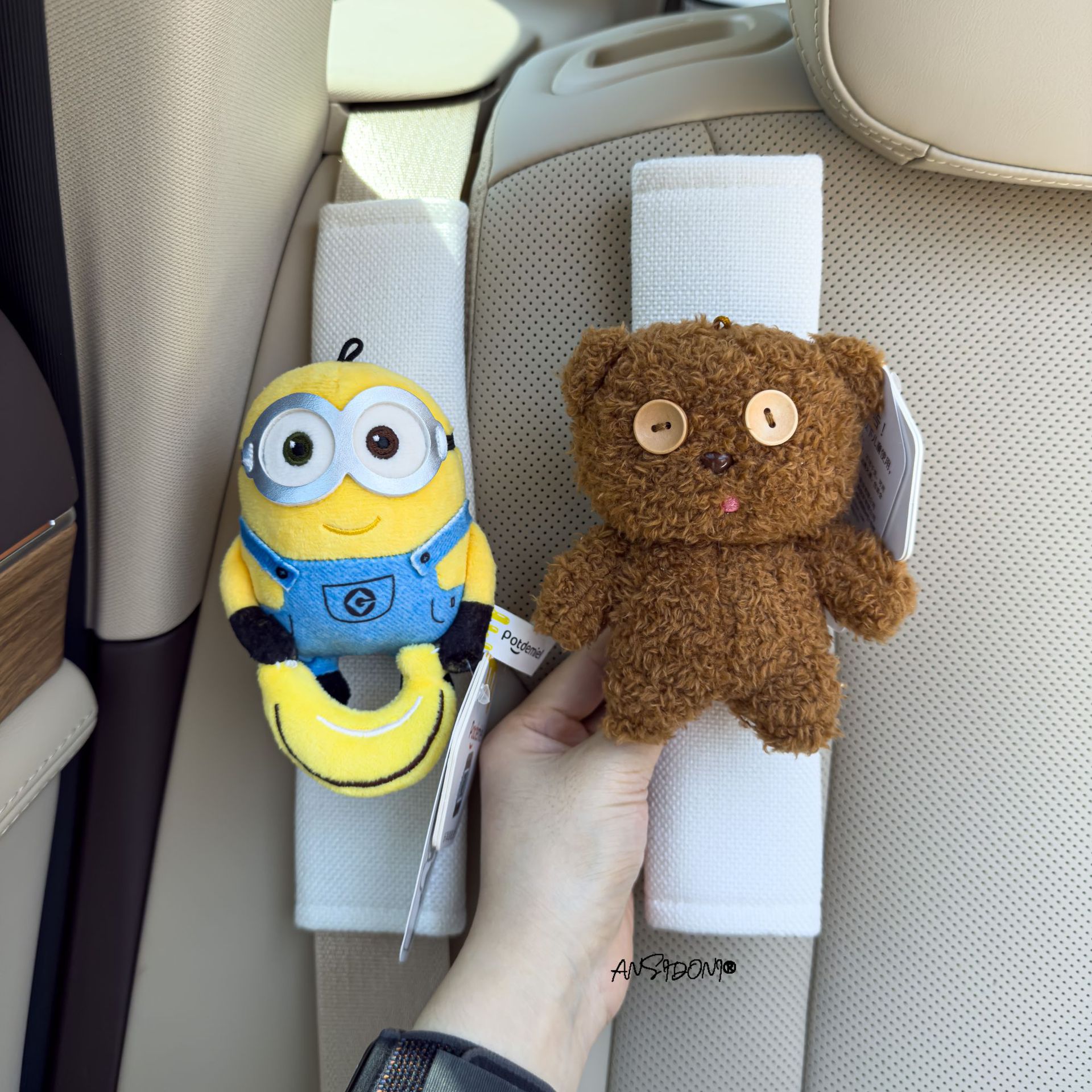 Authentic Minions Car Seatbelt Shoulder Pads Anti-Strangle Car Seatbelt Cover Car Interior Decoration Ornament for Women