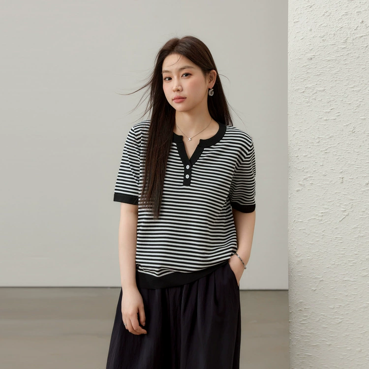 [Нежный элегантный утягивающий вид в корейском стиле, маленький трикотаж с v-образным вырезом] Тонкая и красивая женская одежда больших размеров, толстая мм, лето 2025, новый стиль