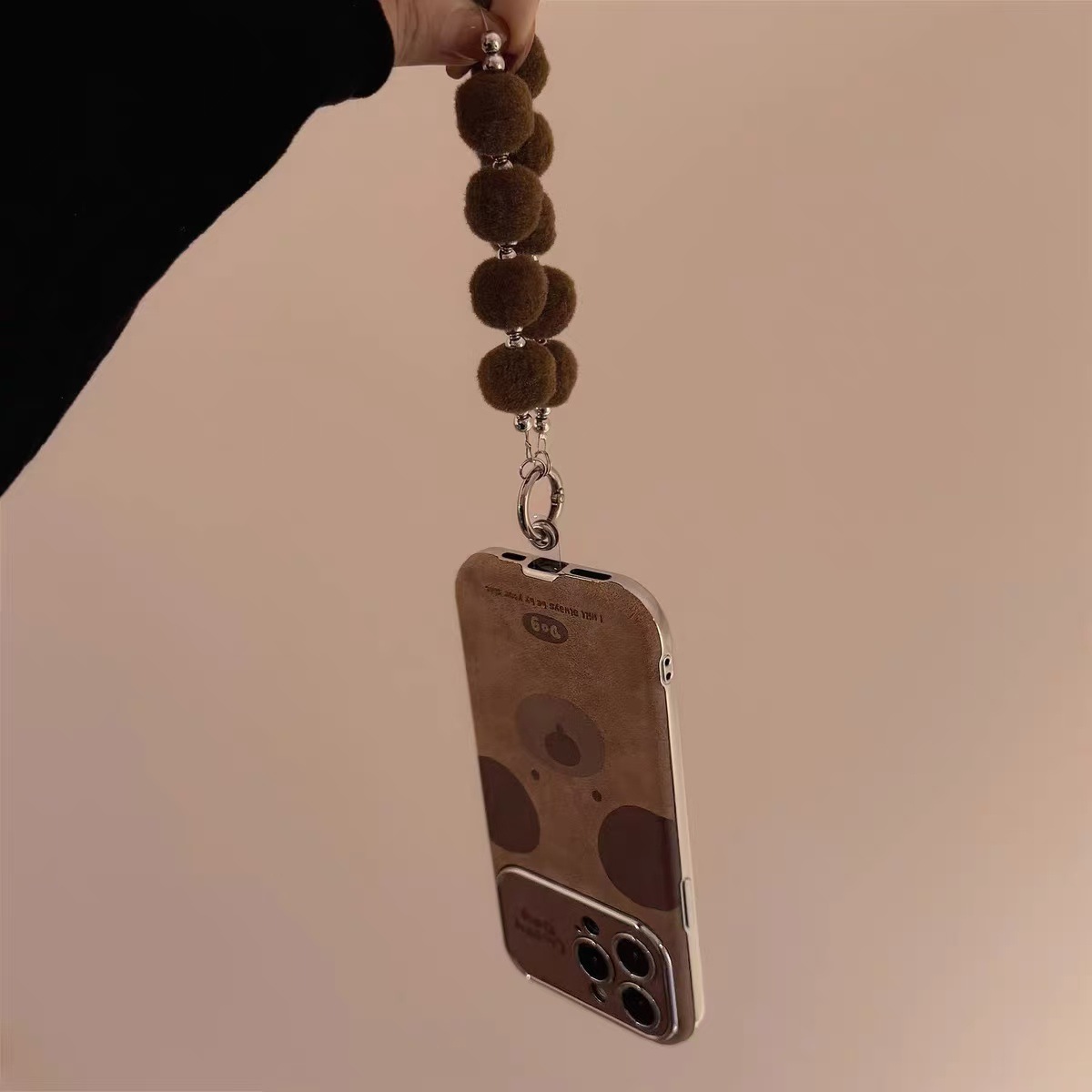 Simple nuevo Maillard para iPhone15promax pareja Apple 16pro/14 pulsera de bola de pelo 13