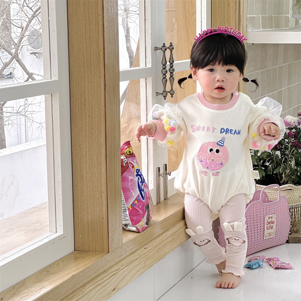 Primavera 2025 nuevo traje de escalada de bola de lana de jaula de manga de malla lindo y súper lindo bebé recién nacido abrigo de pedo femenino