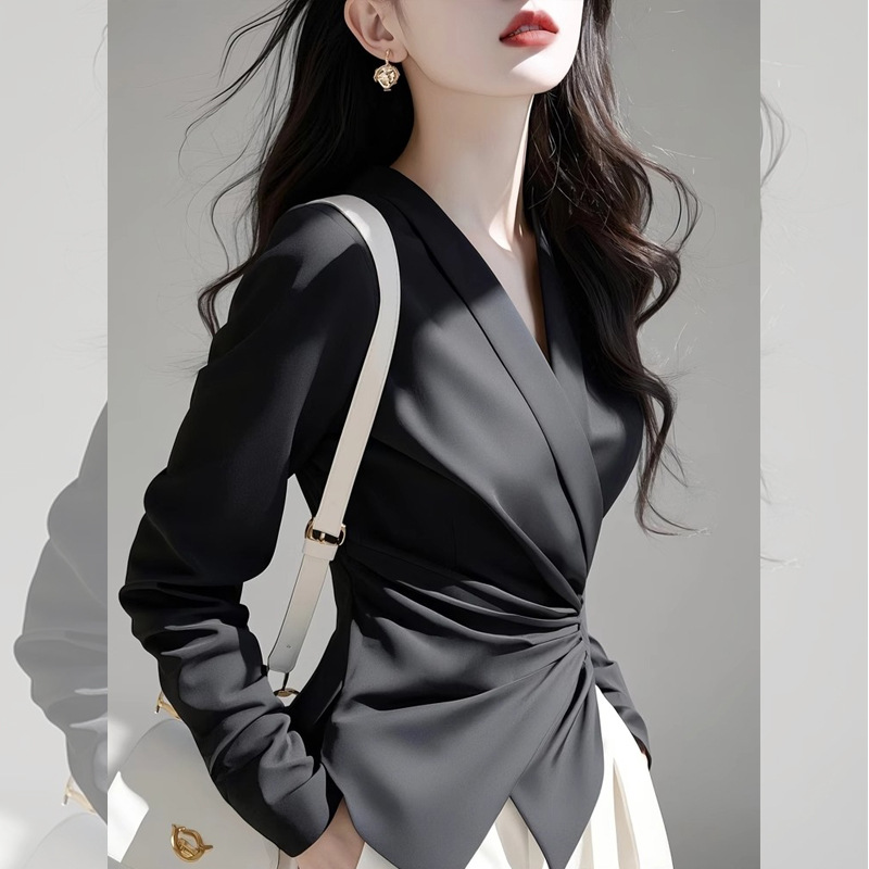 独特超好看黑色上衣女2025年春季新款高级感漂亮通勤收腰V领衬衫