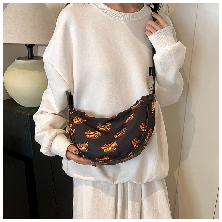 Knödel Schulter Mode Cartoon Anime Unterarm Dutt Lässig Niedlich Rolling Edge Farbe Kontrastierende Umhängetasche_voghion.com