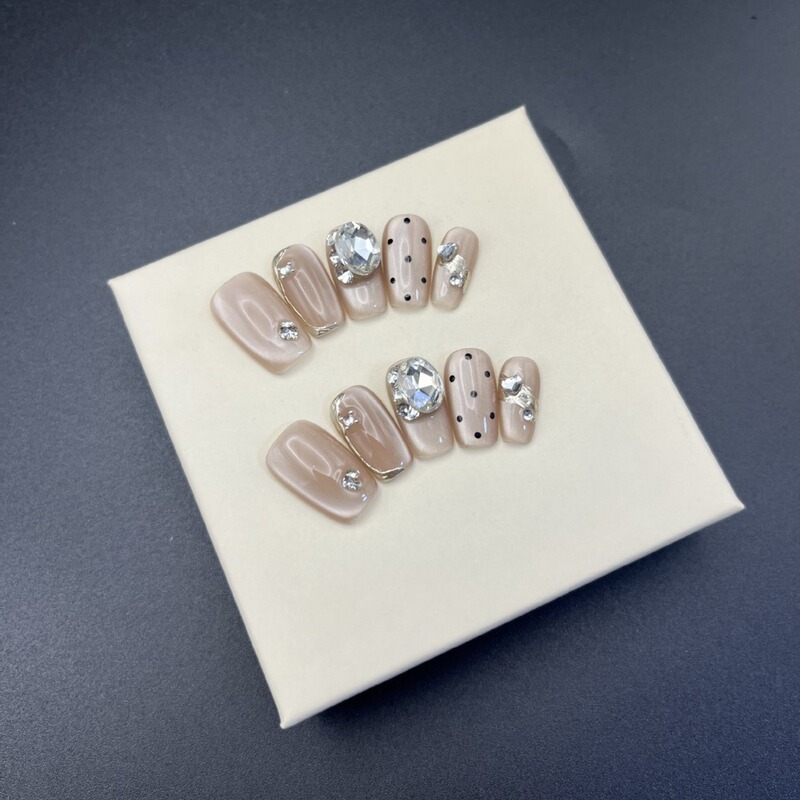 Purely Handmade Manicure Cat-Eye Polka Dot Painted Reusable Wearable Nails Champagne Color Boiled Water Removable Nails