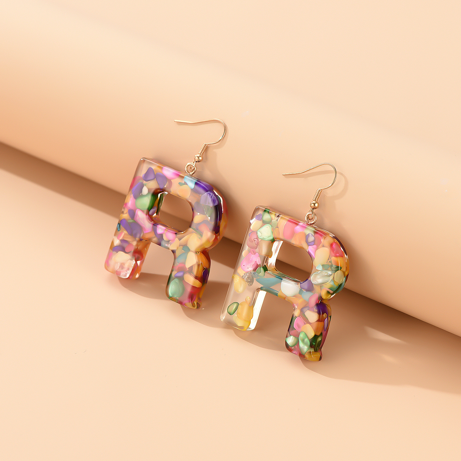 2021 New Colorful Resin Color Shell Letter Earrings Exaggerated Fashion Street Style Earrings display picture 2