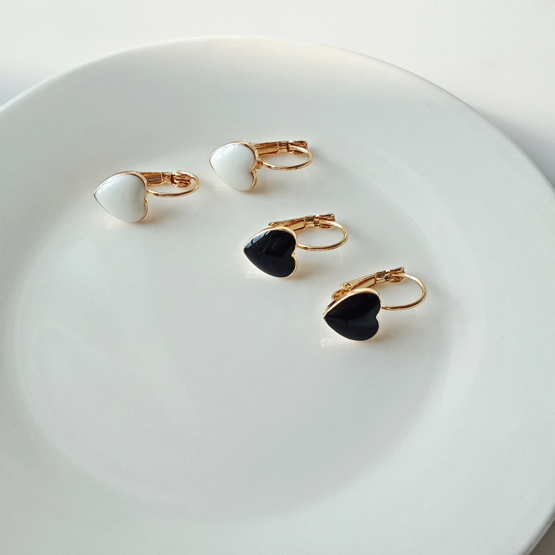 1 Pair Simple Style Heart Shape Alloy Enamel Women's Earrings display picture 2