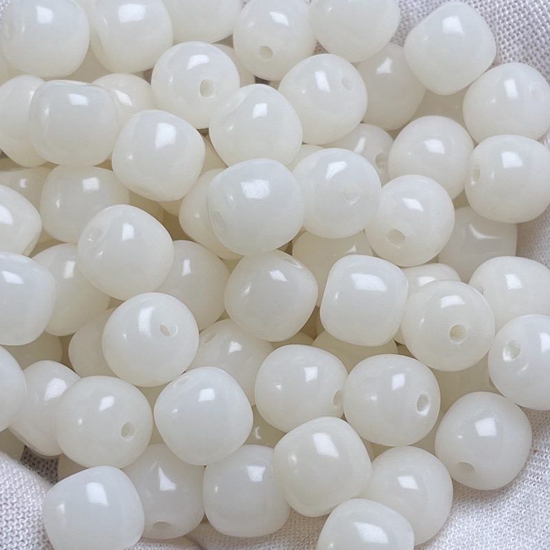 маленький белый кролик