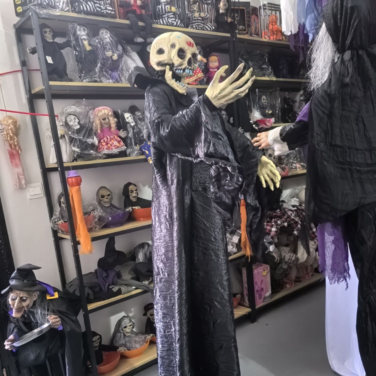 Nuevos productos en el mercado Escape from the Encamped House Electric NPC Horror Atmosphere Big Standing Swing Girl Ghost Halloween