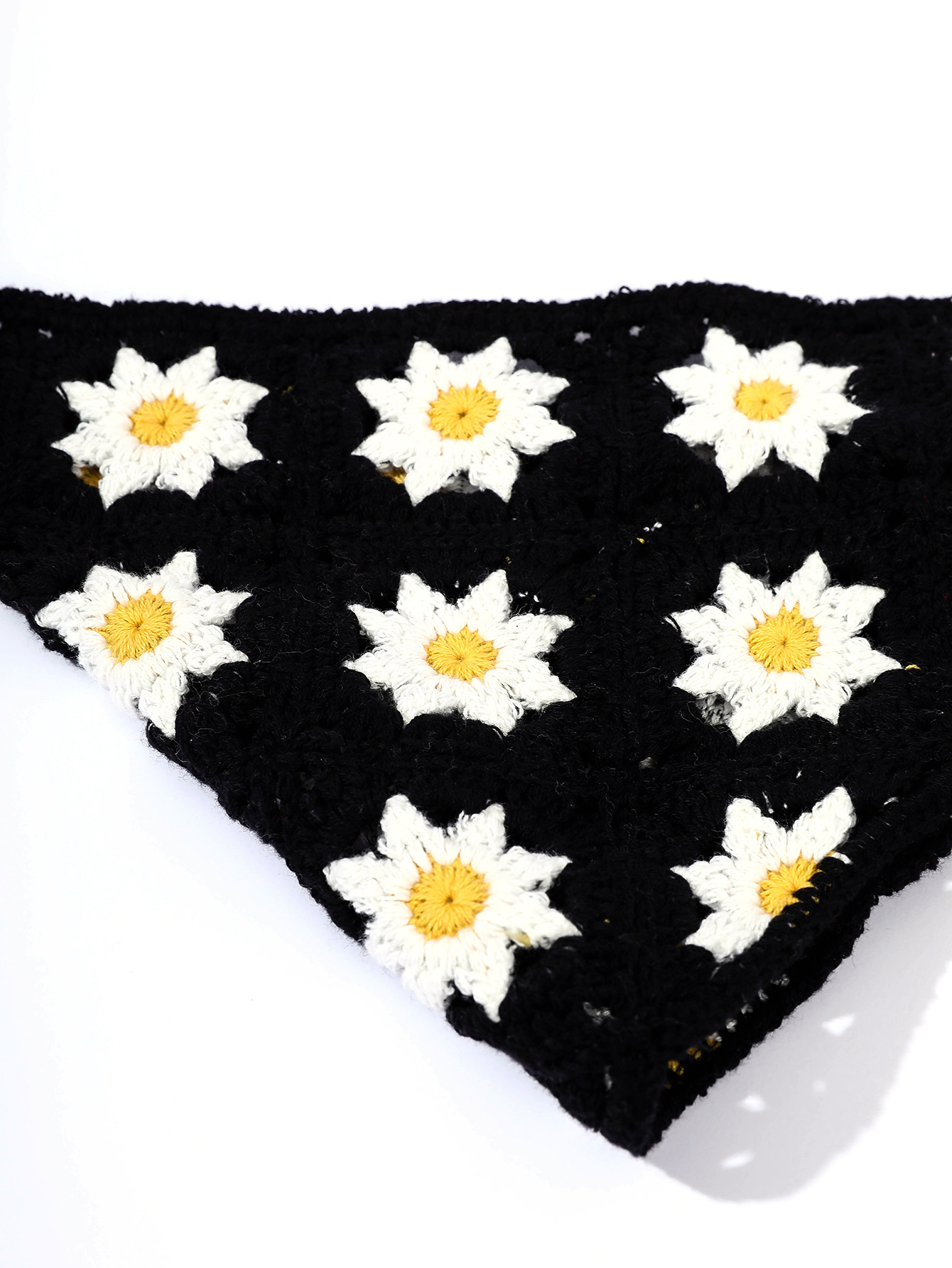 Daisy primavera y el verano flor gancho línea de ganchillo Hollow viajes artística chica estilo triángulo bufanda banda pelo pañuelo en la cabeza