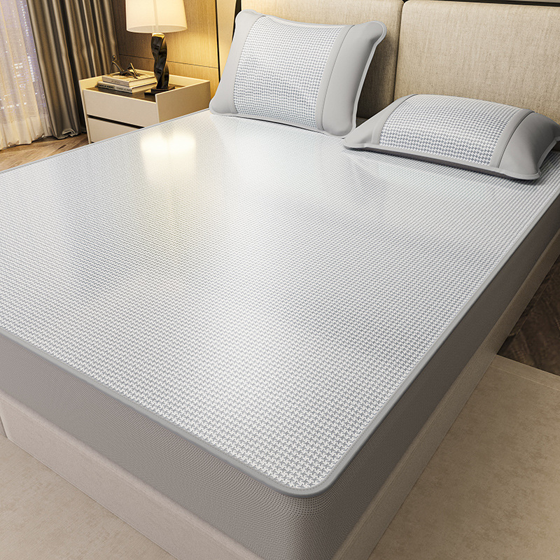Nueva capa de cama de seda de hielo de verano de clase A 2025 nueva cubierta protectora de colchón todo incluido sábana cubierta de cama de tres piezas
