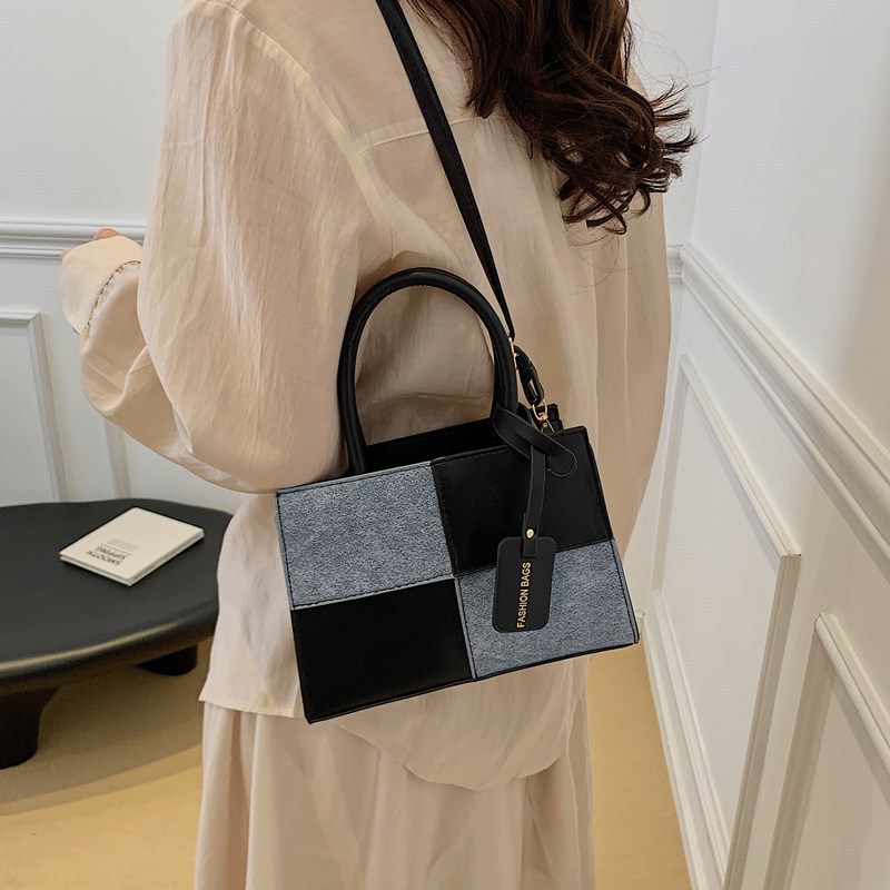 Mosaico de tendencia de textura de moda 2025 simple nuevo ocio primavera retro brazo de hombro bolso pequeño