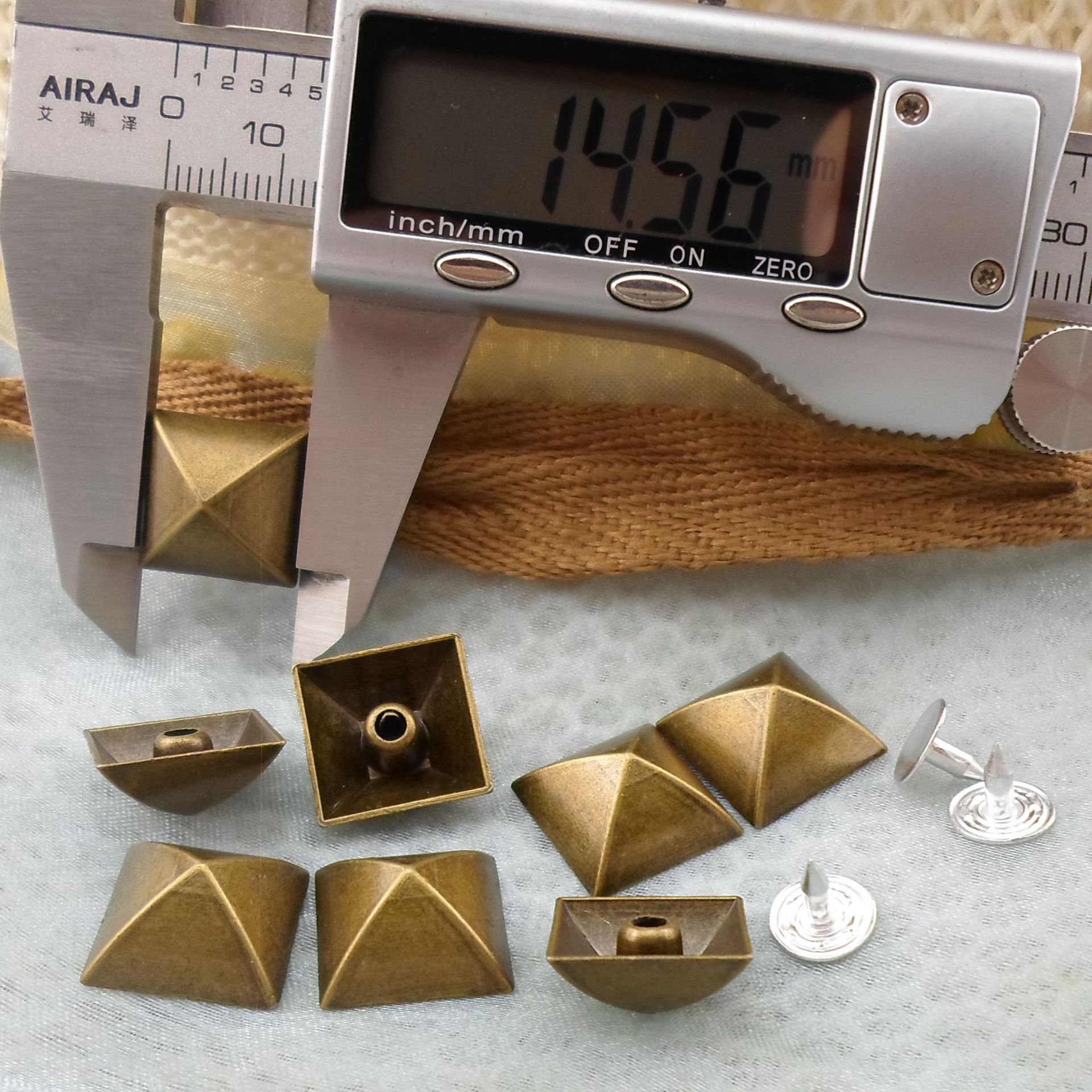 15MM锌合金金字塔撞钉 金属金字塔方形柳钉 箱包鞋子帽子配件铆钉