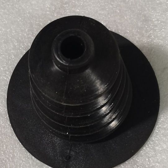 欧豹拖拉机配件:80车油门踏板防尘罩