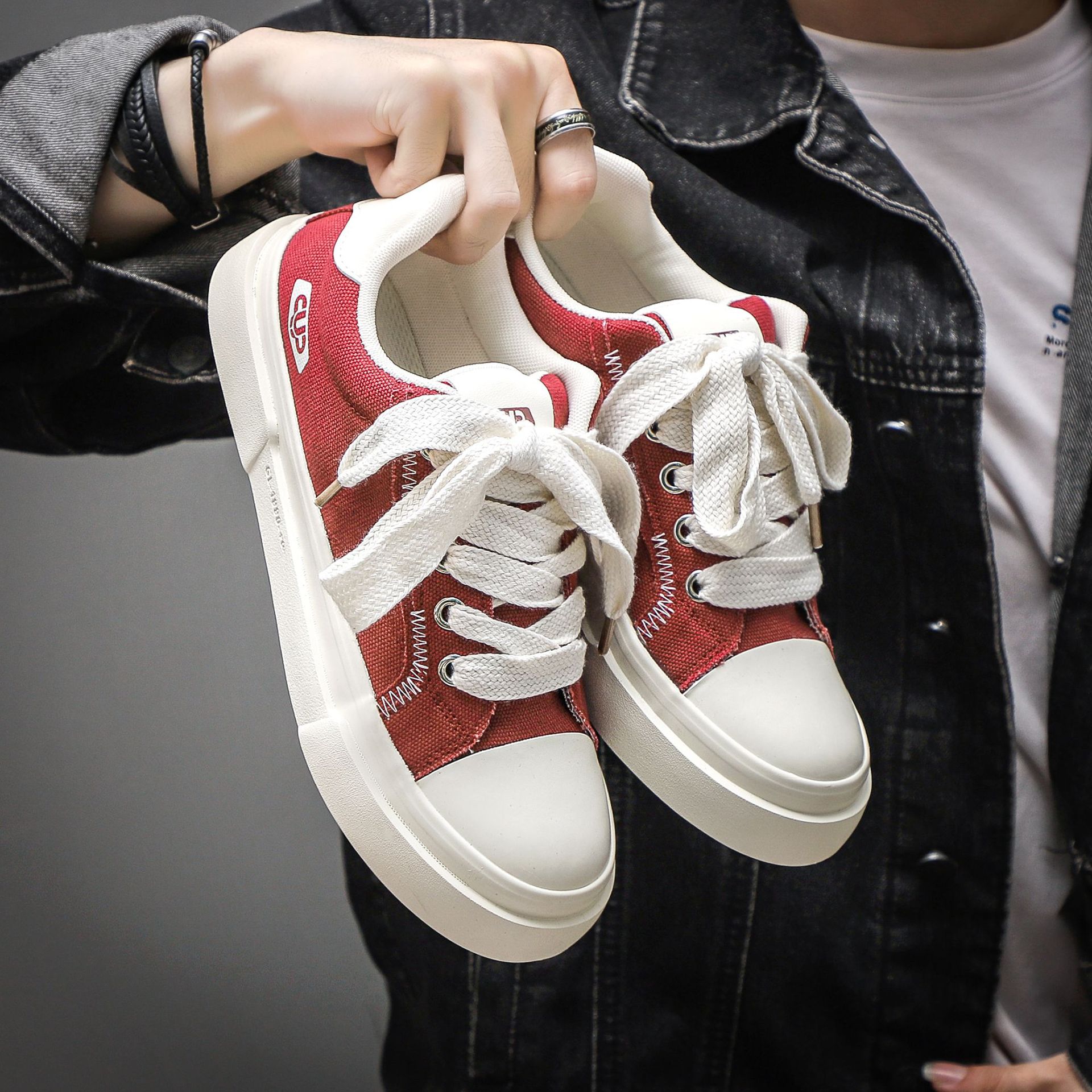 Yuanbo retro nicho skateboard para niños zapatos de moda de suela gruesa de otoño 2025 nuevos zapatos de hombre zapatos de lona