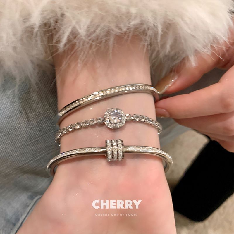 Beautiful God! Small Man Waist Titanium Steel Bracelet High-value Student Bracelet Women 2024 New Light Luxury High-end Feeling Bracelet