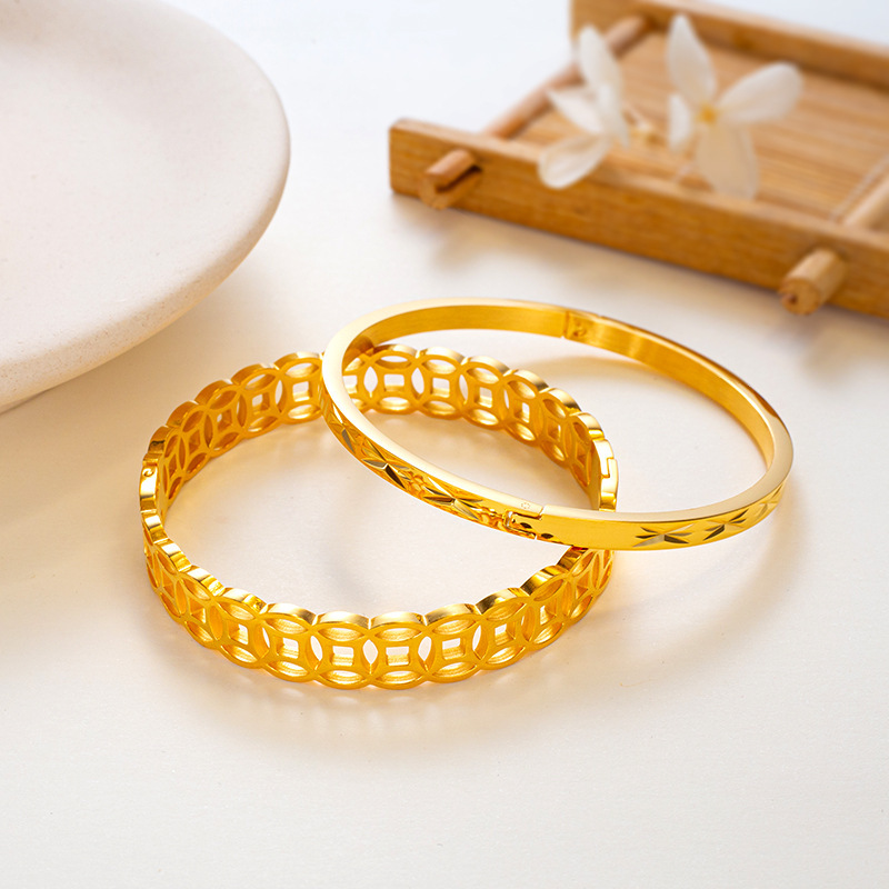 Retro High-End Stainless Steel Lucky Copper Coin Bracelet Niche Design Simple Fashion Temperament Titanium Steel Jewelry Wholesale Retro High-End Stainless Steel Lucky Copper Coin Bracelet Niche Design Simple Fashion Temperament Titanium Steel Jewelry Wholesale