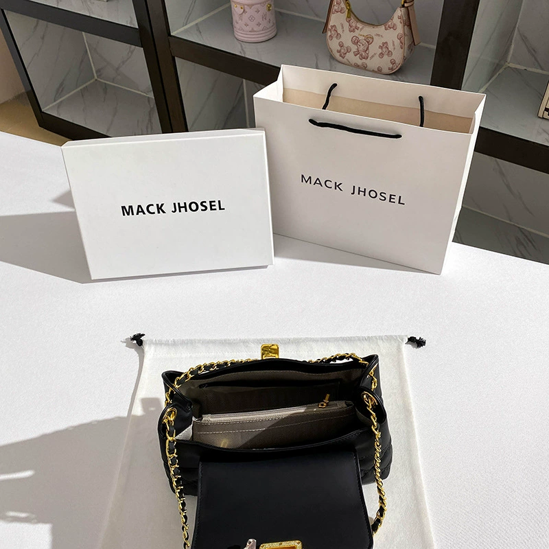 One-shoulder bag with diamond pattern, Chanel style, chain bag, 2023