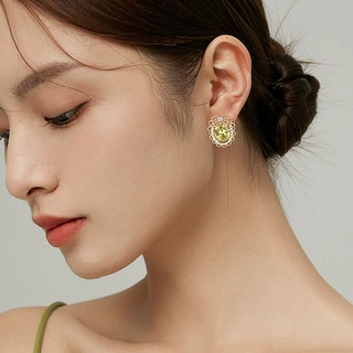 直播热销仿橄榄绿珍珠耳钉女新中式复古优雅温莎庄园耳坠一件代发