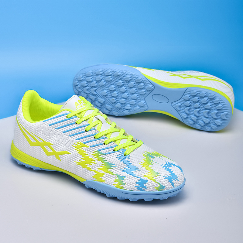 Comercio exterior transfronterizo nuevas zapatillas de fútbol deportivas bajas al aire libre para hombres y mujeres zapatillas de entrenamiento con clavos artificiales para estudiantes