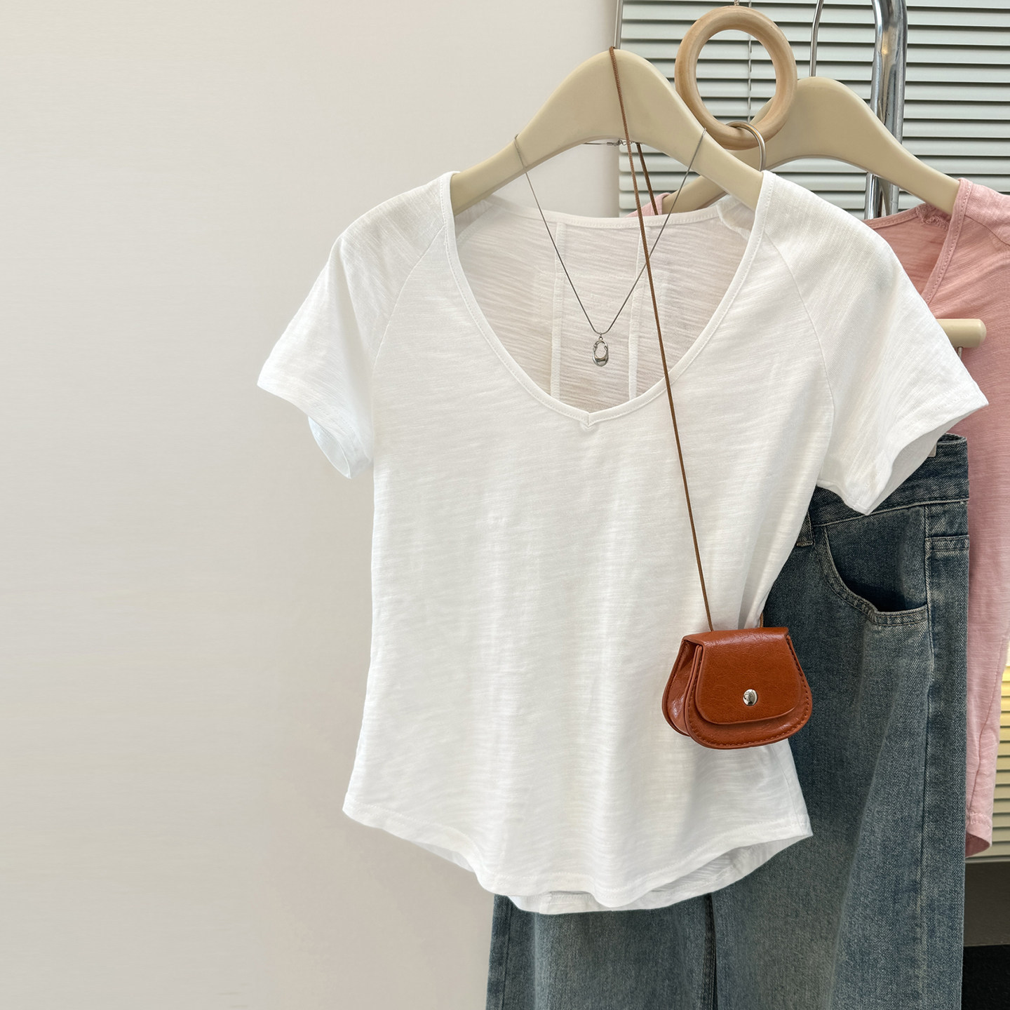 White U-Neck Bamboo Cotton Linen Short-Sleeve T-Shirt for Women, Summer Thin Style, Casual Versatile Korean Style, Collarbone-Exposing Top, Regular Shoulder Fit