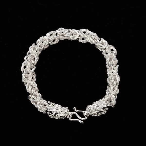 Leading bracelet