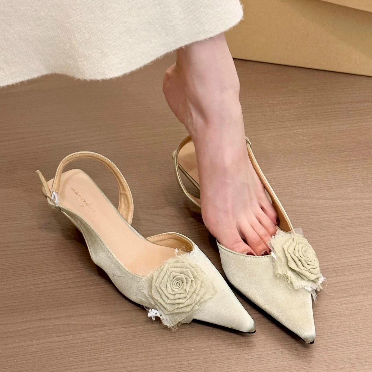 Сказочная зеленая роза! Нежный атласный цветок розы Баотоу пустые сандалии женский 2025 весна лето новые туфли на каблуках