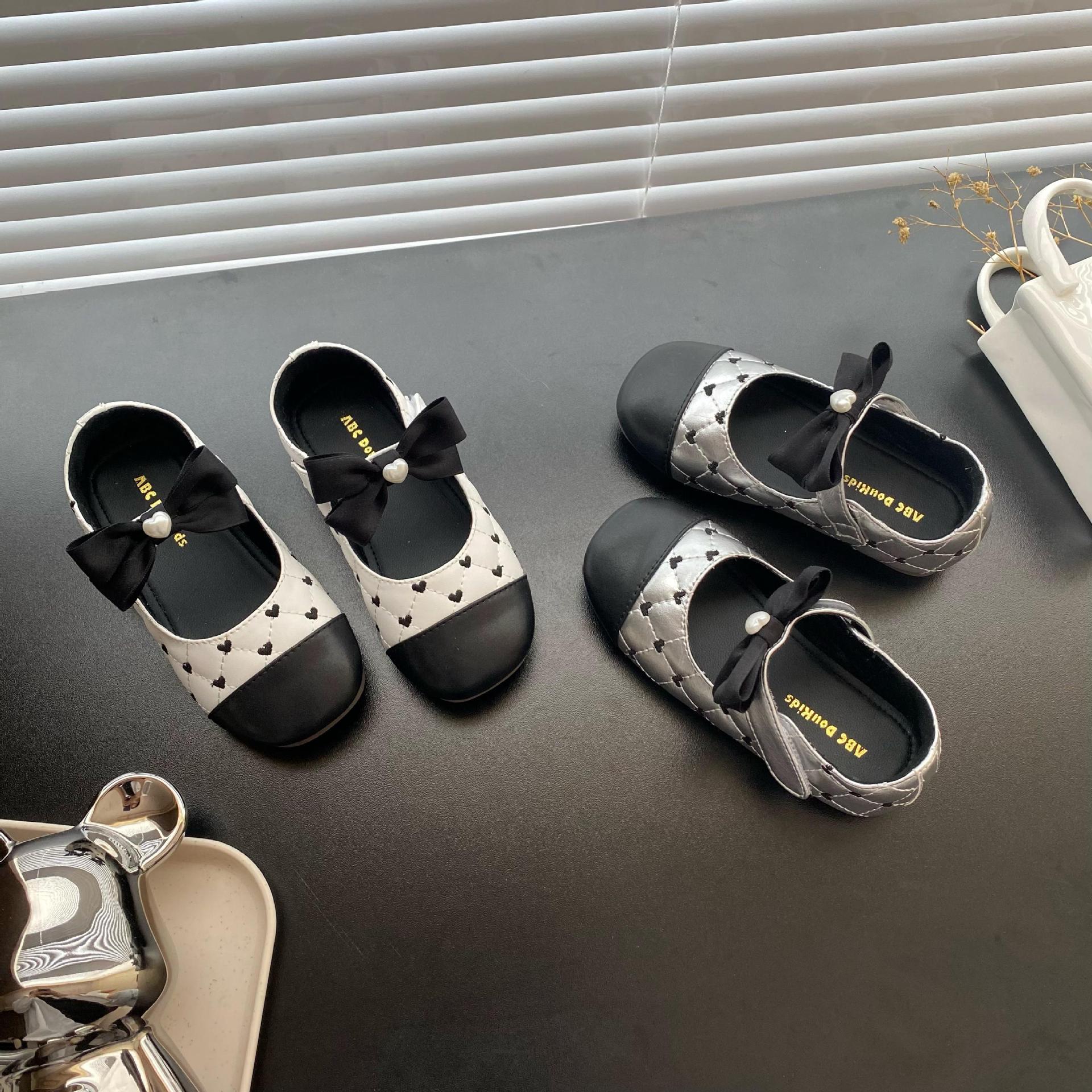 Girls' Performance Dance Shoes 2026 Spring and Autumn New Exquisite Embroidered Girls' Leather Shoes Fashionable Single Shoes for Older Children