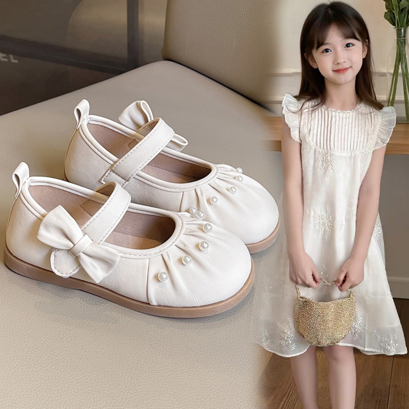 Zapatos de cuero para niñas 2025 nuevo estilo primavera y otoño estilo extranjero para niñas arco con suela suave zapatos de princesa zapatos de perla de moda para niños